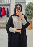 عبایی مشکی بلند